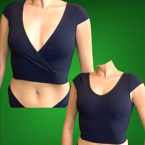 Lululemon Ribbed Reversible Crop Top size 2 BLK